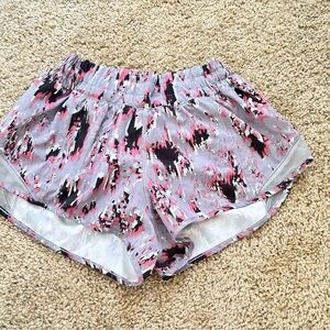 Lululemon Hotty Hot Shorts- 2.5’